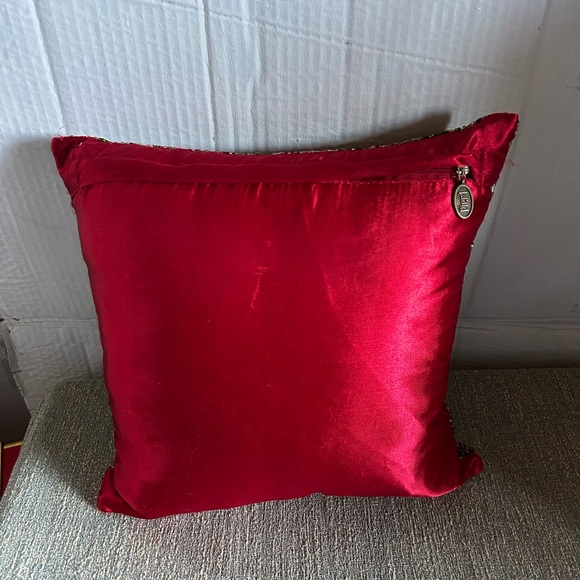 Throw Pillow - Picture 4 of 12